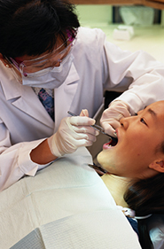 Dentist and Asian girl
